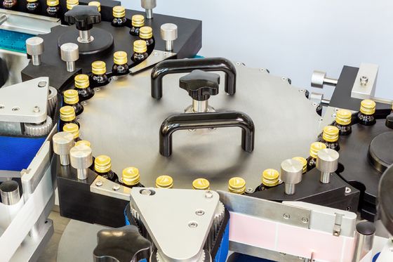 750pcs/min drie Punt het Plaatsen om Fles Etiketteringsmachine