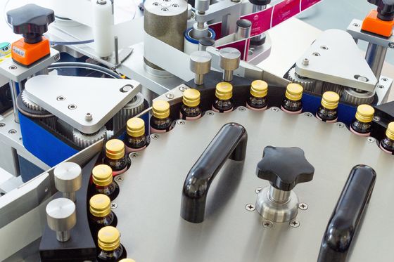 750 stuks per minuut drie punten positionering ronde fles etikettering machine stabiel en snel